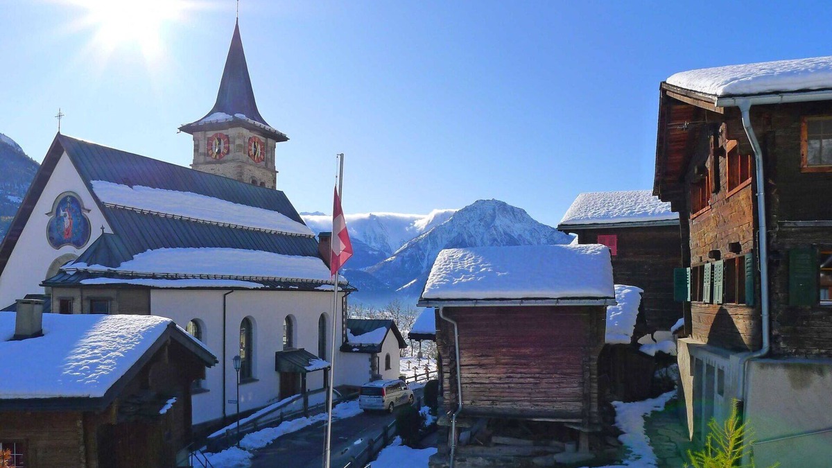 Riederalp House | Stunning private villa for 8 guests with WIFI, TV, patio and panoramic view