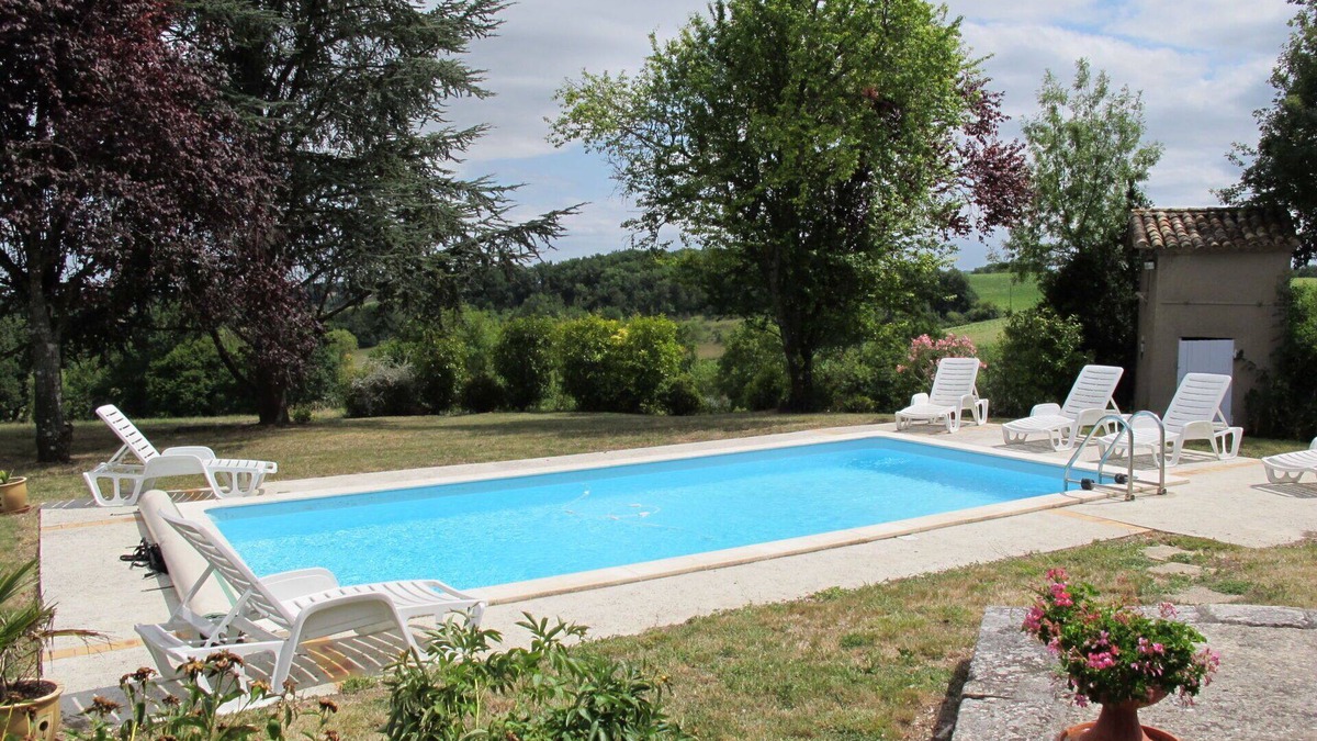 Lalandusse Villa | Stunning private villa for 8 guests with private pool, WIFI, A/C, TV, terrace and pets allowed