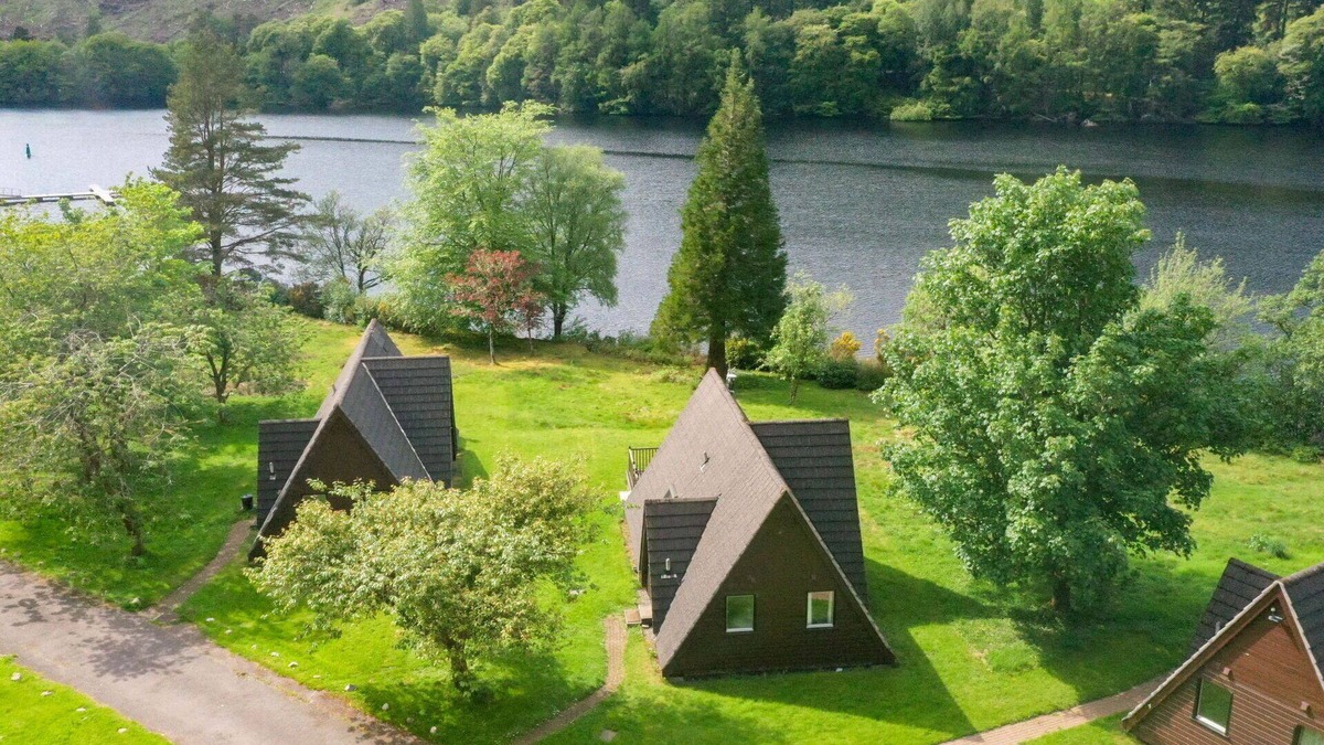 South Laggan House | Stunning private villa for 6 people with WIFI, TV, terrace, pets allowed, panoramic view and par.