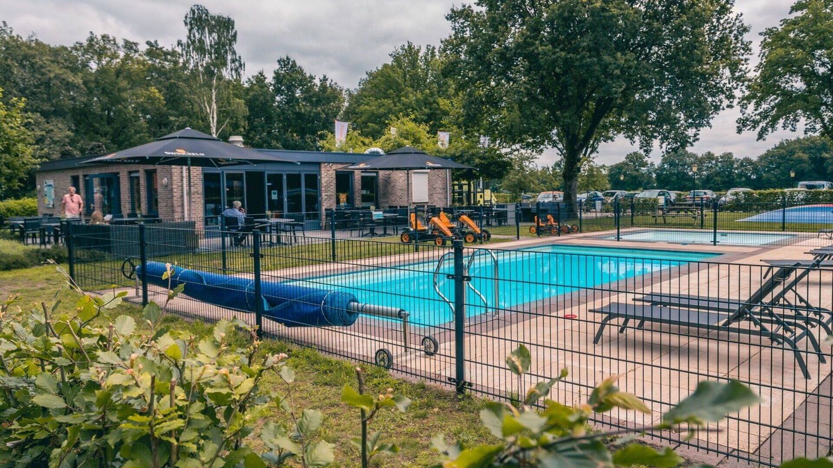 IJhorst House | Stunning private villa for 4 guests with pool, WIFI, TV, terrace and parking