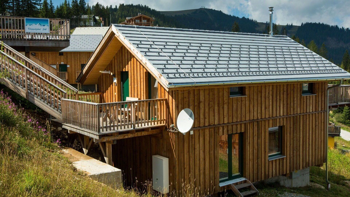Wolfsberg House | Stunning private villa for 8 guests with WIFI, TV, terrace and parking