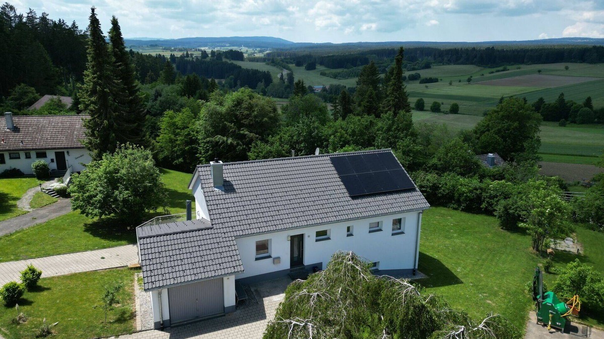 Loffingen House | Stunning private villa for 9 people with WIFI, TV, terrace, pets allowed and panoramic view