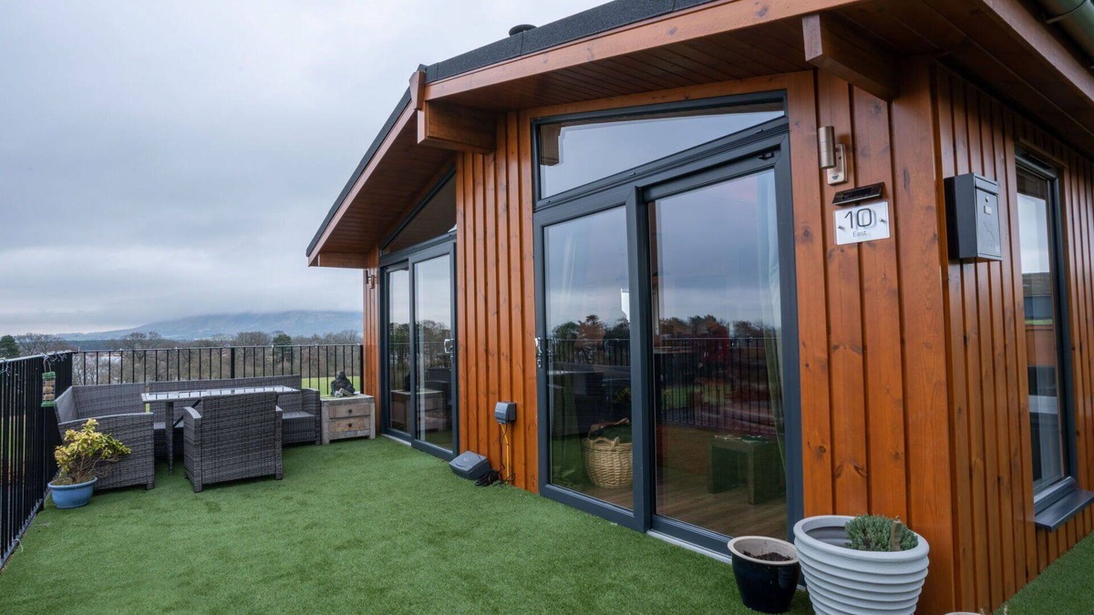 Kinross House | Stunning private villa for 6 people with WIFI, TV, balcony and parking