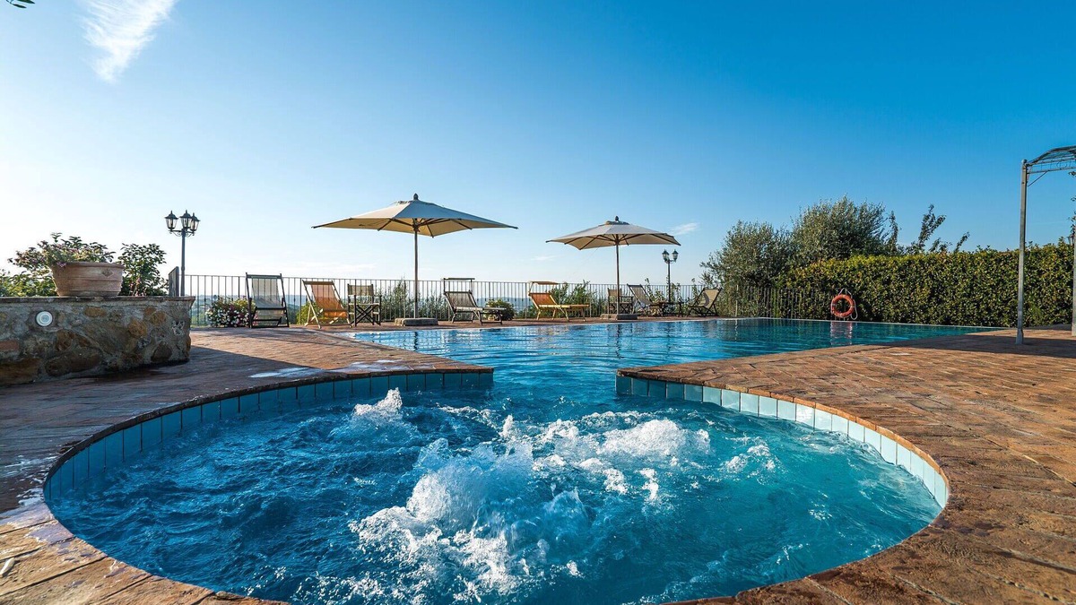 Montaione Villa | Stunning private villa with hot tub, private pool, WIFI, A/C, TV, balcony, close to San Gimignano