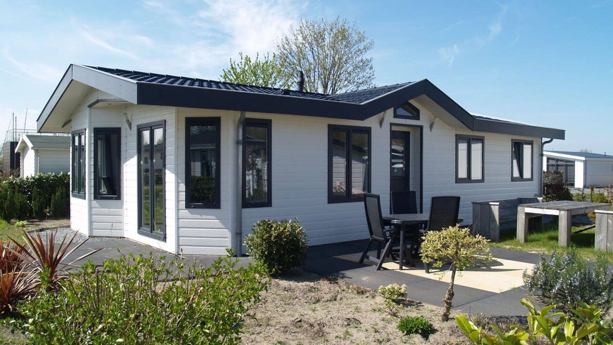 Dordtse Biesbosch House | Stunning private villa for 6 guests with pool, WIFI, TV, terrace and parking