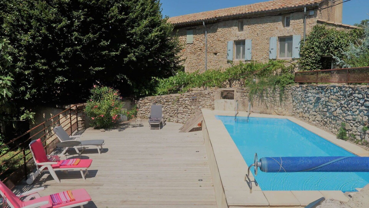 Venterol House | Stunning private villa for 2 people with pool, WIFI, TV, pets allowed and parking