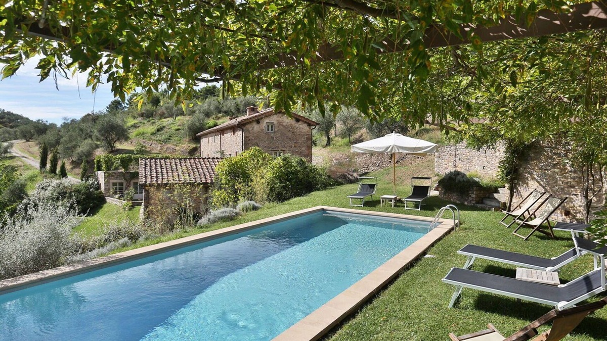 Vorno Villa | Stunning private villa with WIFI, private pool, A/C, TV, terrace and panoramic view, close to Lu.