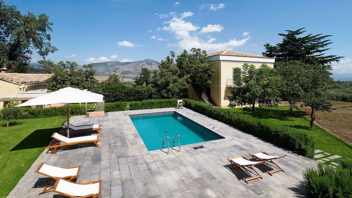 Rovittello Villa | Stunning private villa for 10 guests with WIFI, private pool, TV, terrace, pets allowed and park.
