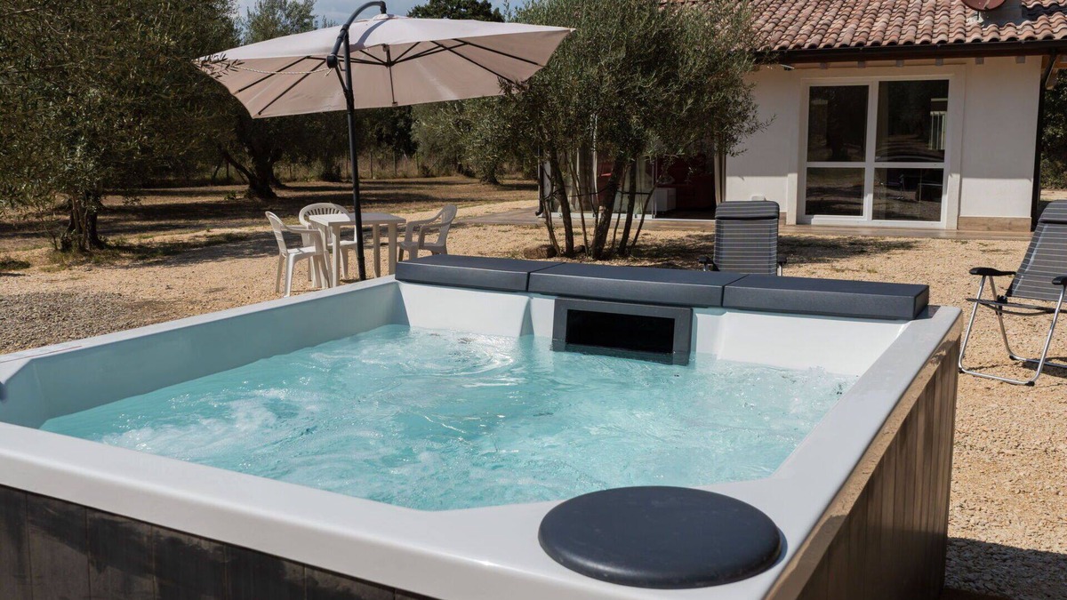 Vetralla House | Stunning private villa with A/C, WIFI, pool, TV, pets allowed, panoramic view and parking