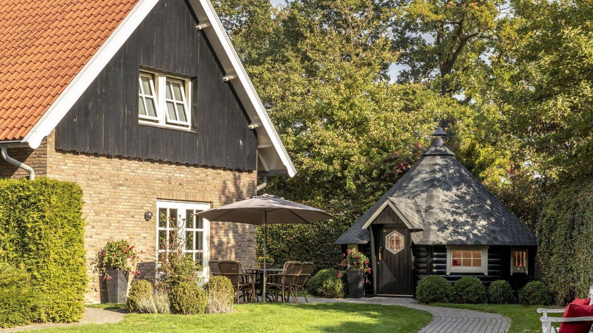 Losser House | Stunning private villa for 16 people with WIFI, TV, terrace and parking