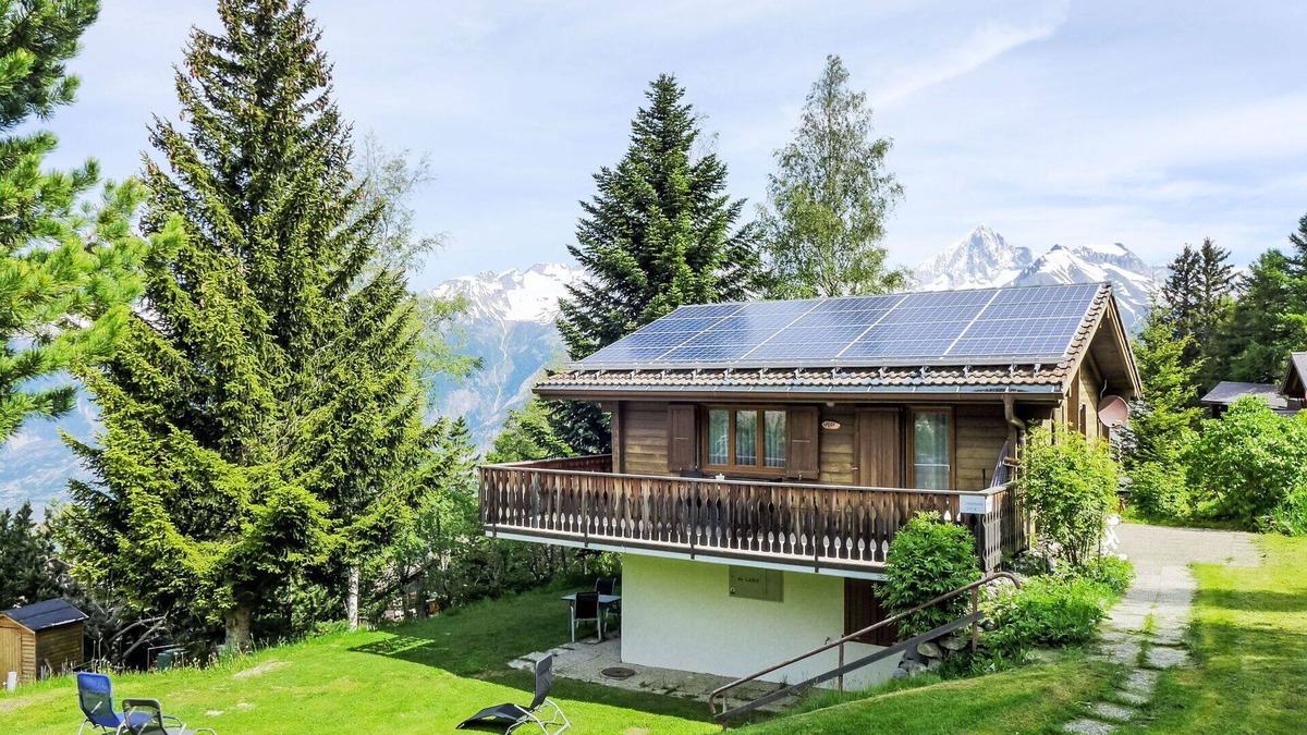 Buerchen House | Stunning private villa for 6 guests with TV, patio, pets allowed, panoramic view and parking