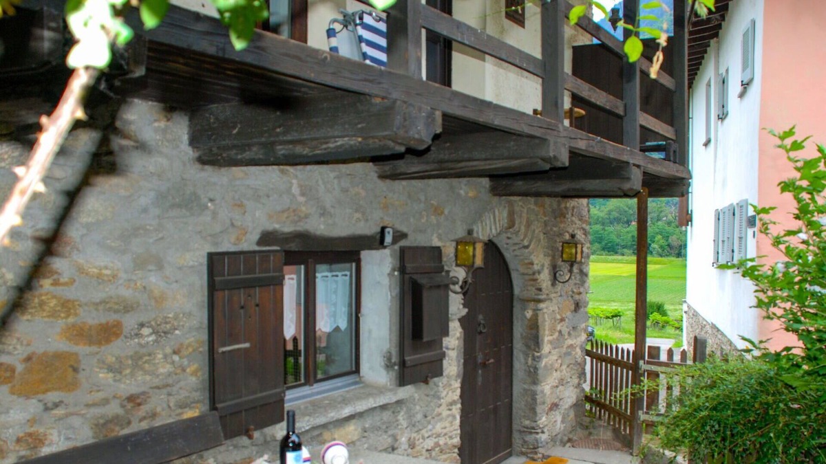 Semione House | Stunning private villa for 2 guests with WIFI, TV, patio, pets allowed, panoramic view and parking