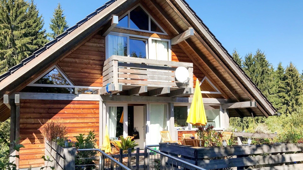 Feichten House | Stunning private villa for 8 guests with WIFI, TV, terrace, pets allowed and parking
