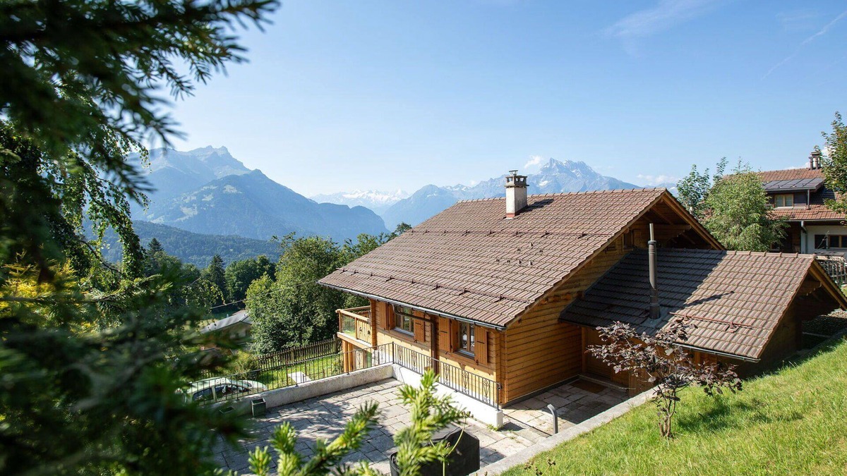 Chesieres House | Stunning private villa for 8 guests with WIFI, TV, terrace and parking