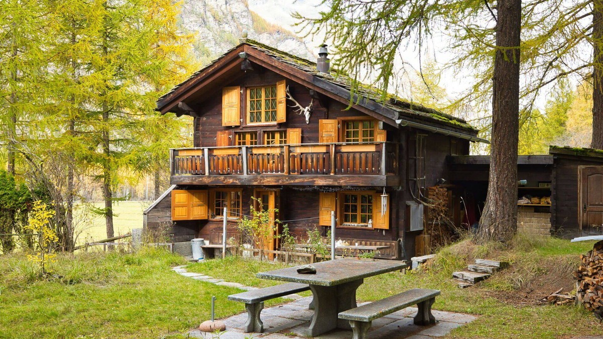 Taesch House | Stunning private villa for 3 guests with WIFI, TV, terrace, panoramic view and parking