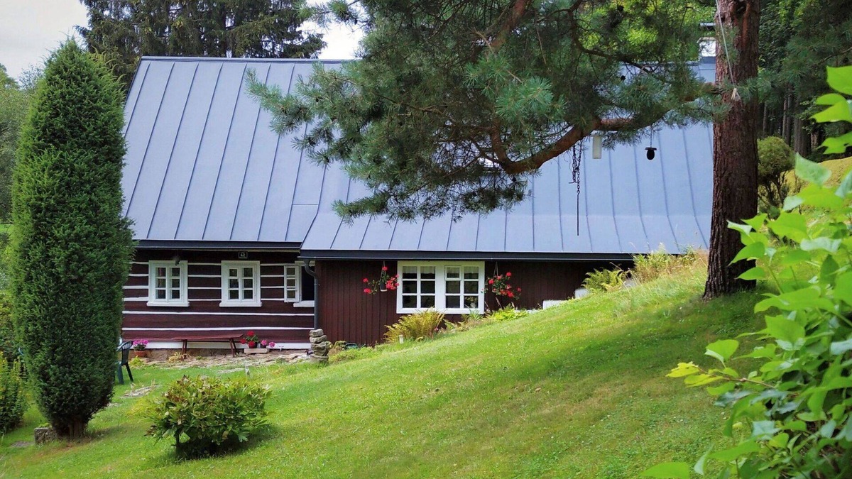 Zdonov Villa | Stunning private villa for 5 guests with TV, pets allowed, panoramic view and parking