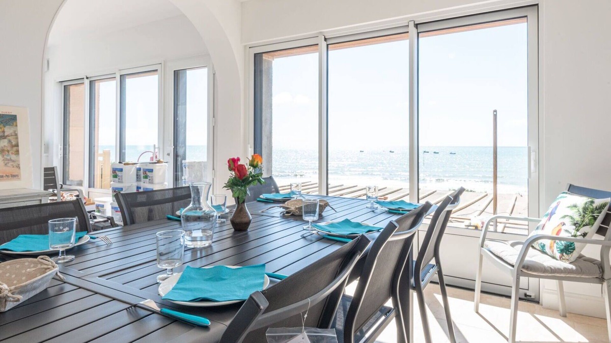Pirou Villa | Stunning private villa for 8 people with WIFI, TV and terrace