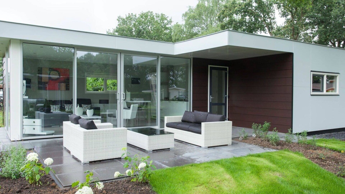 Susteren House | Stunning private villa for 6 people with WIFI, pool, TV, terrace and parking
