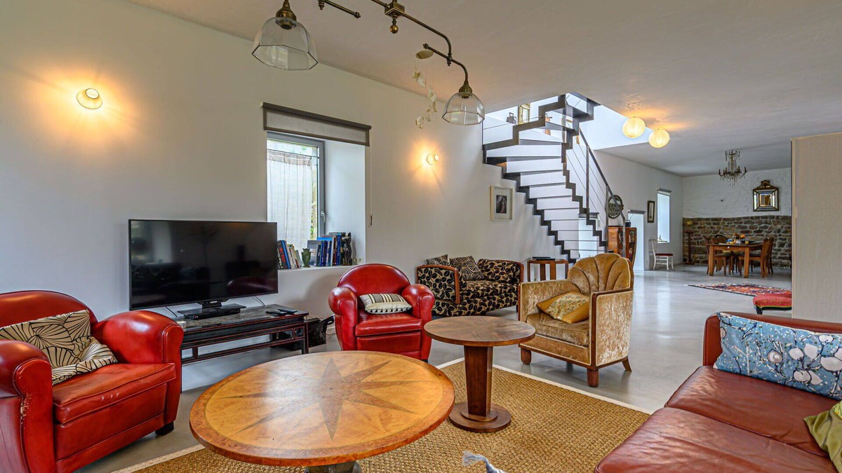 Belz House | Stunning private villa for 6 guests with WIFI and TV