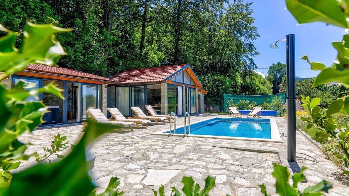 Senj House | Stunning private villa for 12 people with hot tub, WIFI, A/C, private pool, TV, terrace and park.