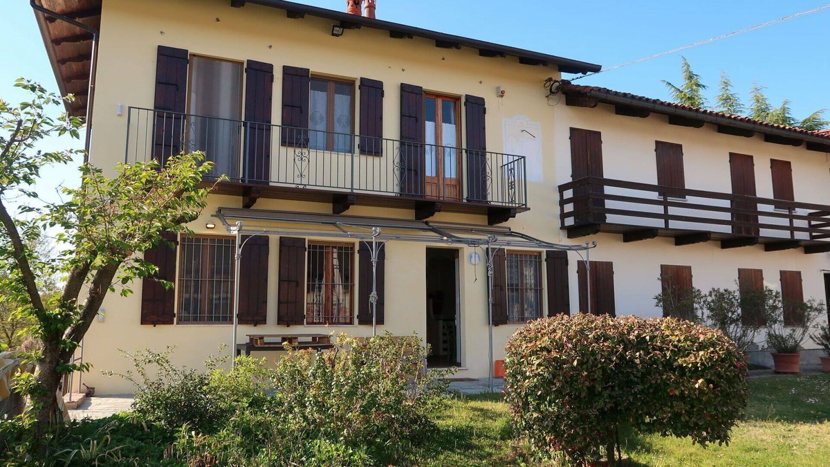 Piea House | Stunning private villa for 4 guests with WIFI, A/C, TV, patio, pets allowed and parking