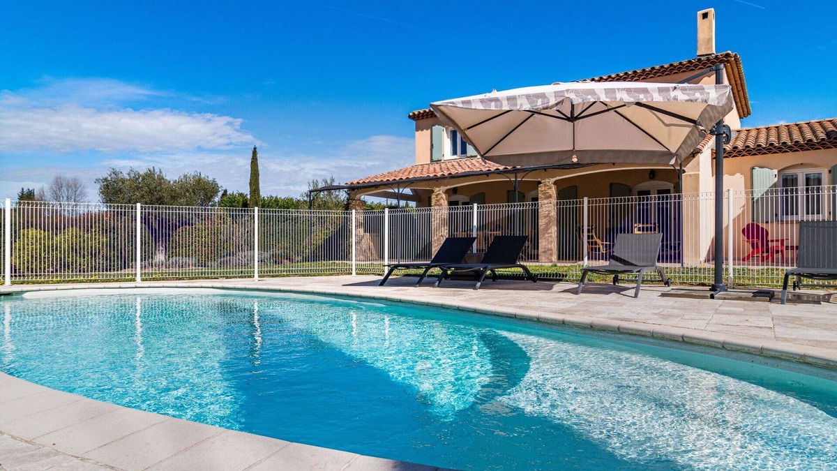 Carces House | Stunning private villa for 8 guests with A/C, WIFI, private pool, TV and terrace