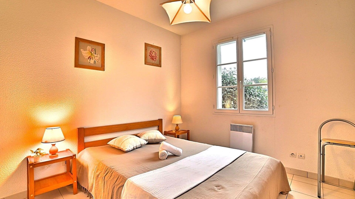 Domino House | Stunning private villa for 5 people with WIFI, TV, terrace, pets allowed and parking