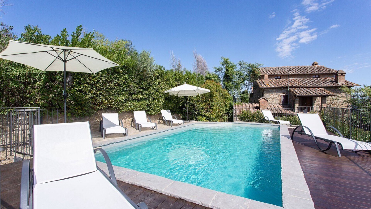 Camucia Villa | Stunning private villa with A/C, private pool, WIFI, TV, terrace, panoramic view and parking