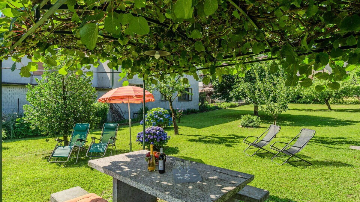 Piantedo House | Stunning private villa for 5 guests with WIFI, TV, patio, pets allowed and parking