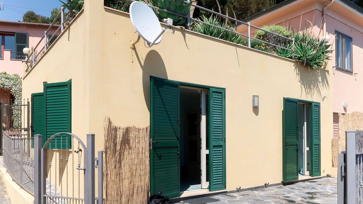 Cipressa House | Stunning private villa for 6 people with A/C, WIFI, TV, terrace, pets allowed and parking