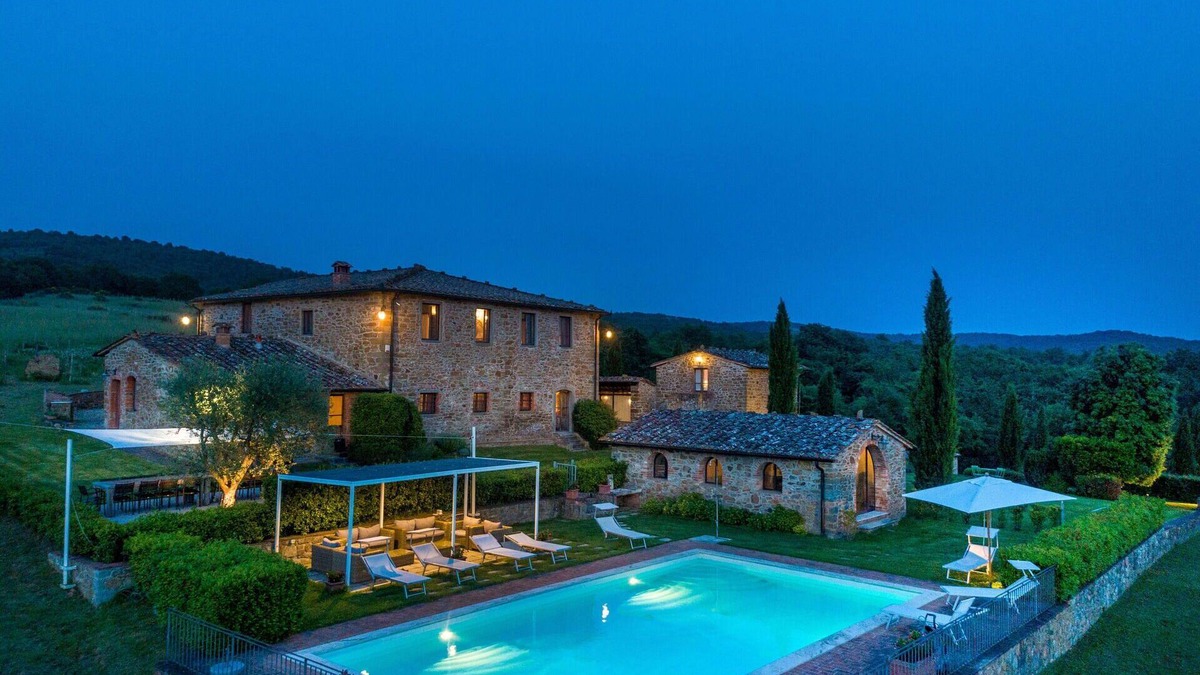 Rapale Villa | Stunning private villa for 20 people with sauna, private pool, WIFI, TV, panoramic view and park.