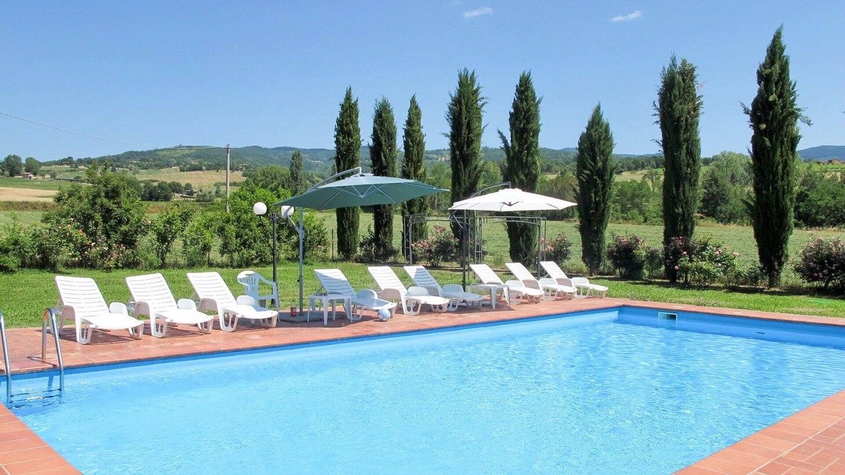 Porrena Villa | Stunning private villa with WIFI, private pool, TV, patio, pets allowed, panoramic view and park.