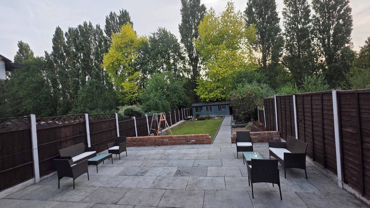 Walsall House | Stunning property with summer house sleeps 15