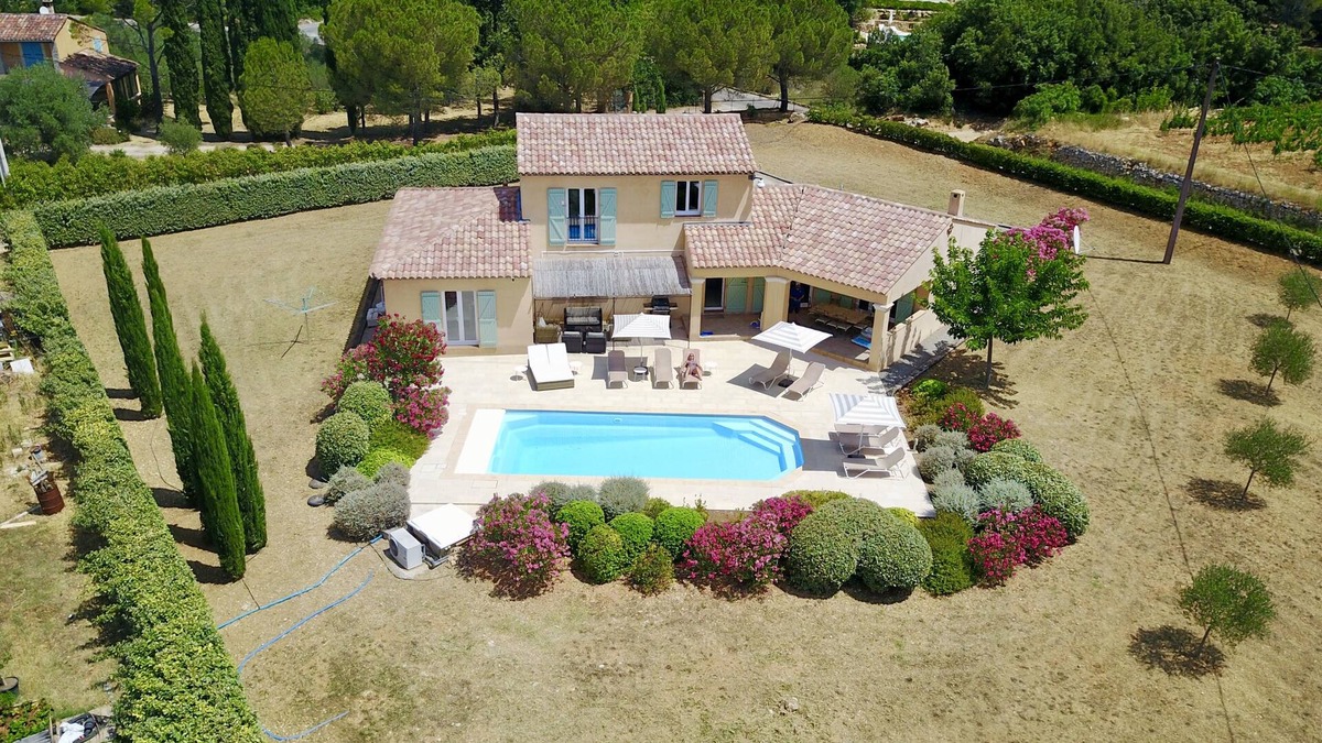 Cotignac Villa | Stunning Provençal Villa, beautifully furnished with heated pool in 1.5 Acres