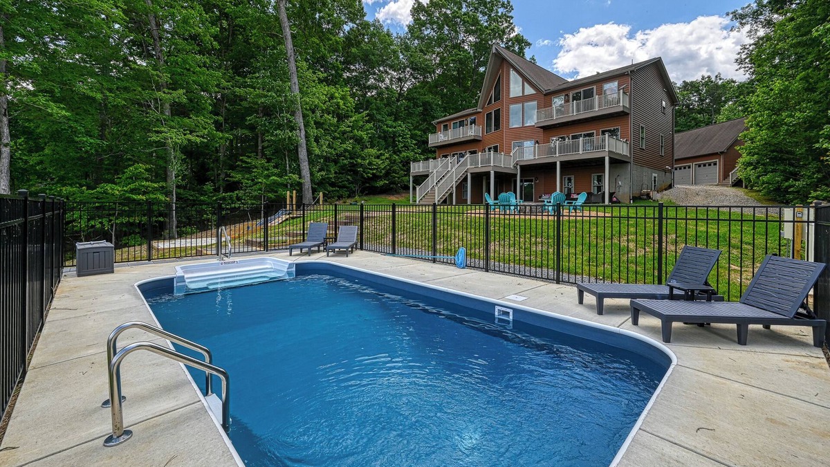 Mineral House | Stunning Public Side Lake Anna Waterfront Heated Pool Game Room Boatdock Hot Tub Firepit