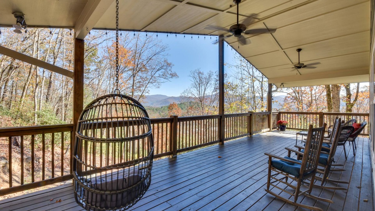 Rabun Gap House | Stunning Rabun Gap Home w/Deck & Mountain Views!
