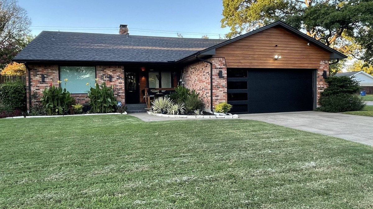 White Rock Hills House | Stunning Remodeled Home, Minutes from Downtown (pet-friendly)