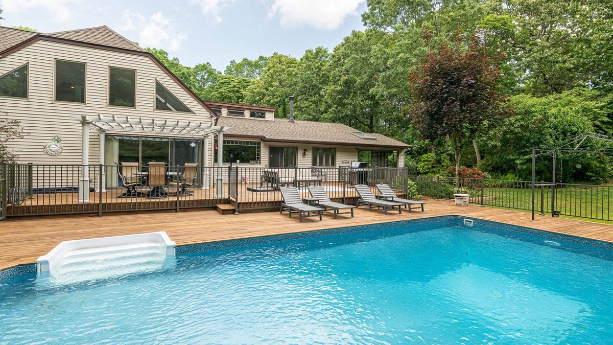 Flanders House | Stunning Renovated 1.7 Acre Estate w/Heated Pool in Southampton