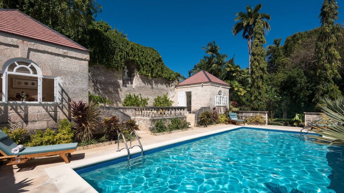Folkestone Villa | Stunning Retreat with Pool Near Beach - Porters Villa