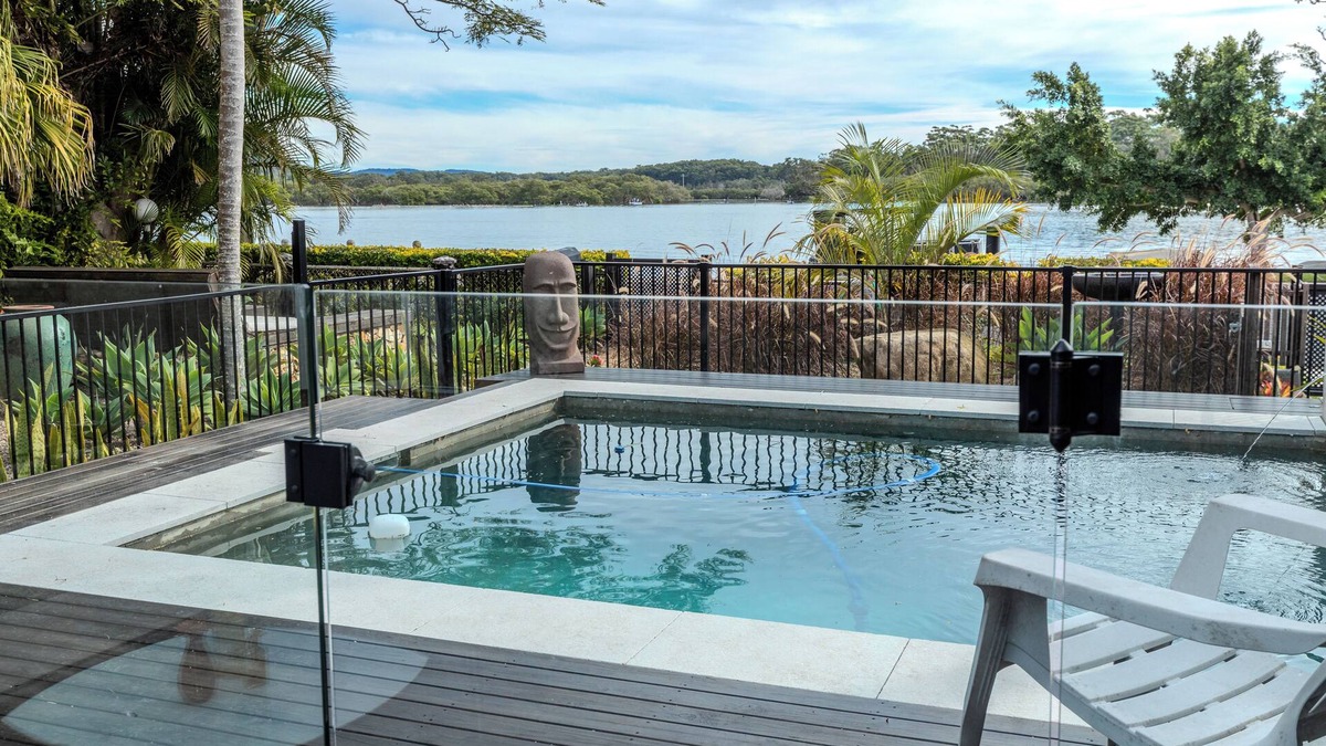 Dunbogan Cottage | Stunning River front Cottage with pool