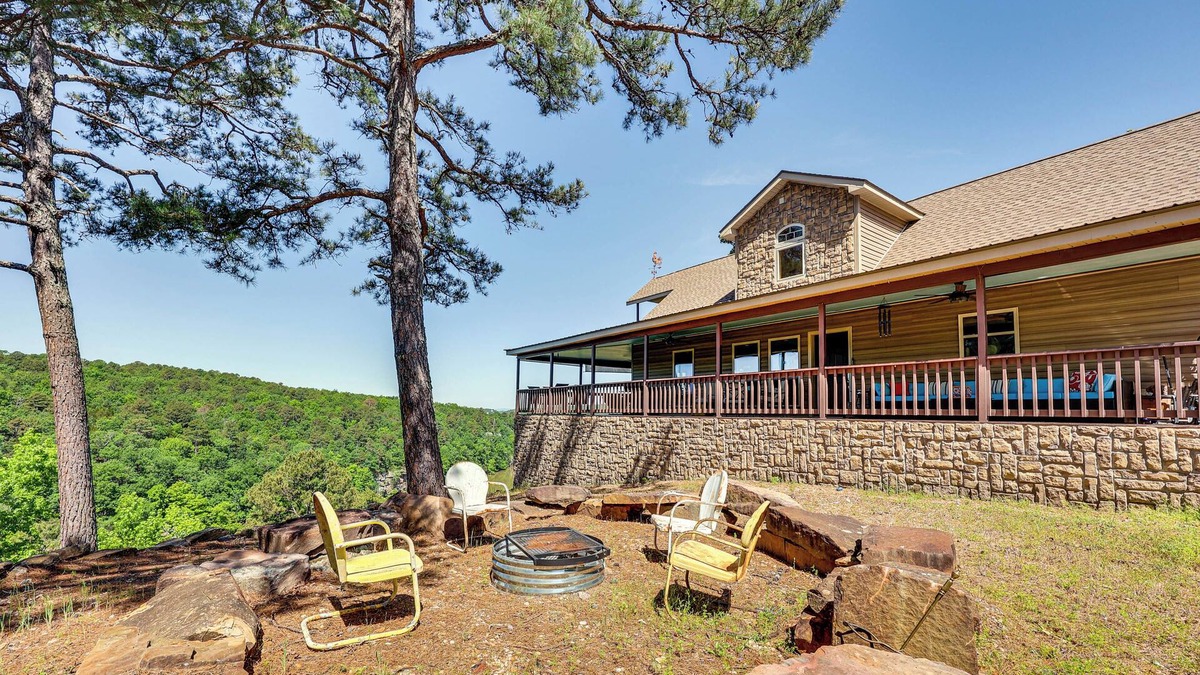 Centerville House | Stunning River Views: Pet-Friendly Home in London!