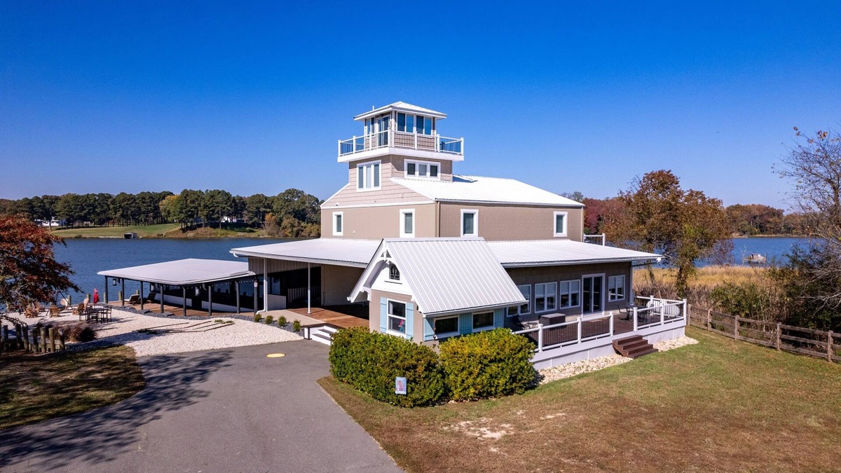 Mount Holly House | Stunning Riverfront Property - New Listing