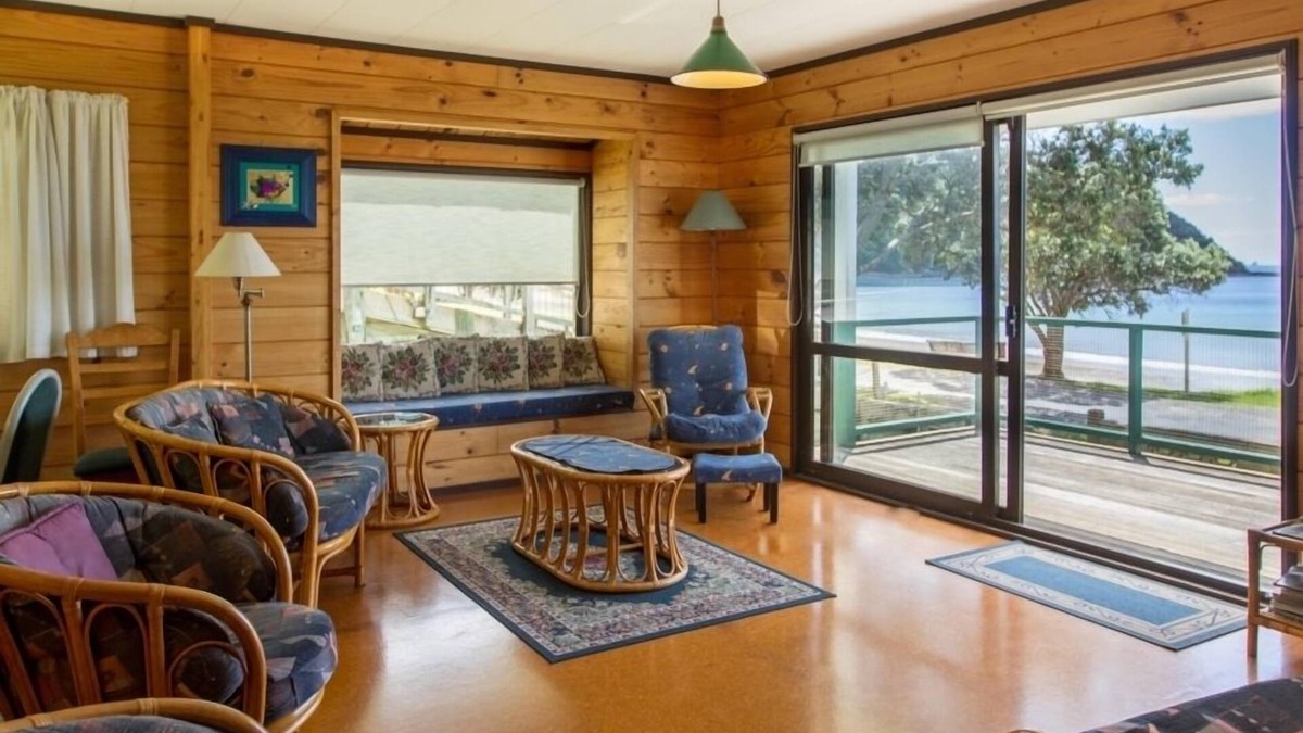 Russell House | Stunning Russell - Ocean front beach house -