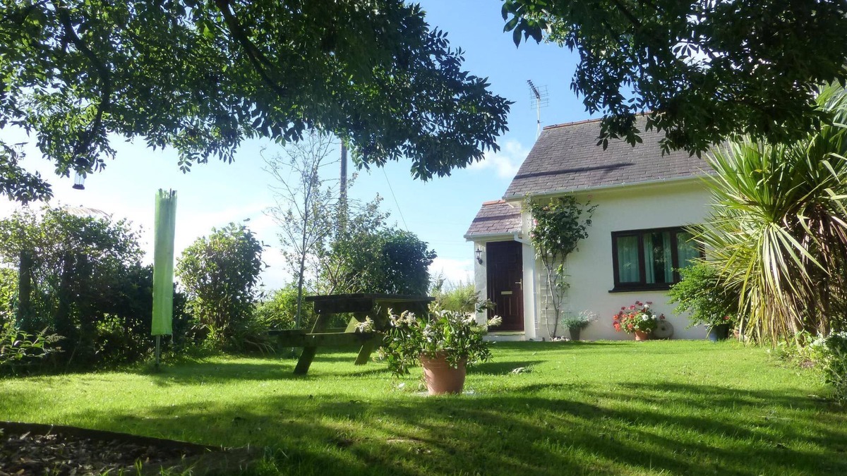 Milford Haven Cottage | Stunning rural cottage central to all Pembrokeshire beaches. Dogs Free. Wifi