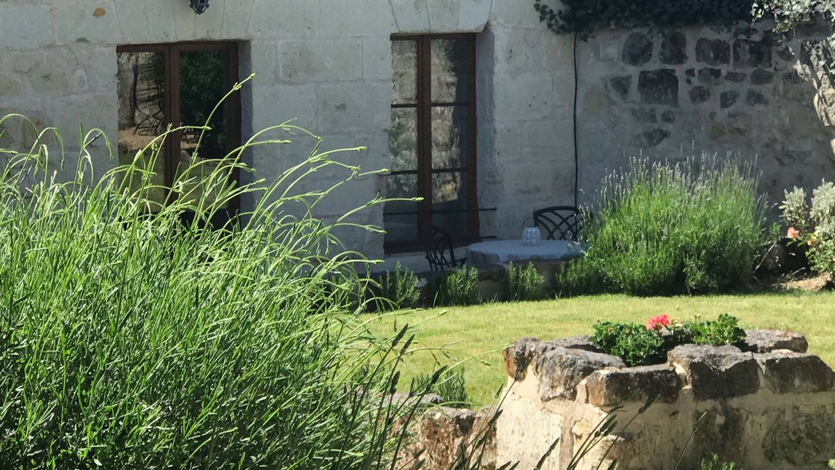 Fontevraud-l'Abbaye Cottage | Stunning Secluded Cottage With Jacuzzi In The Beautiful Village of Fontevraud