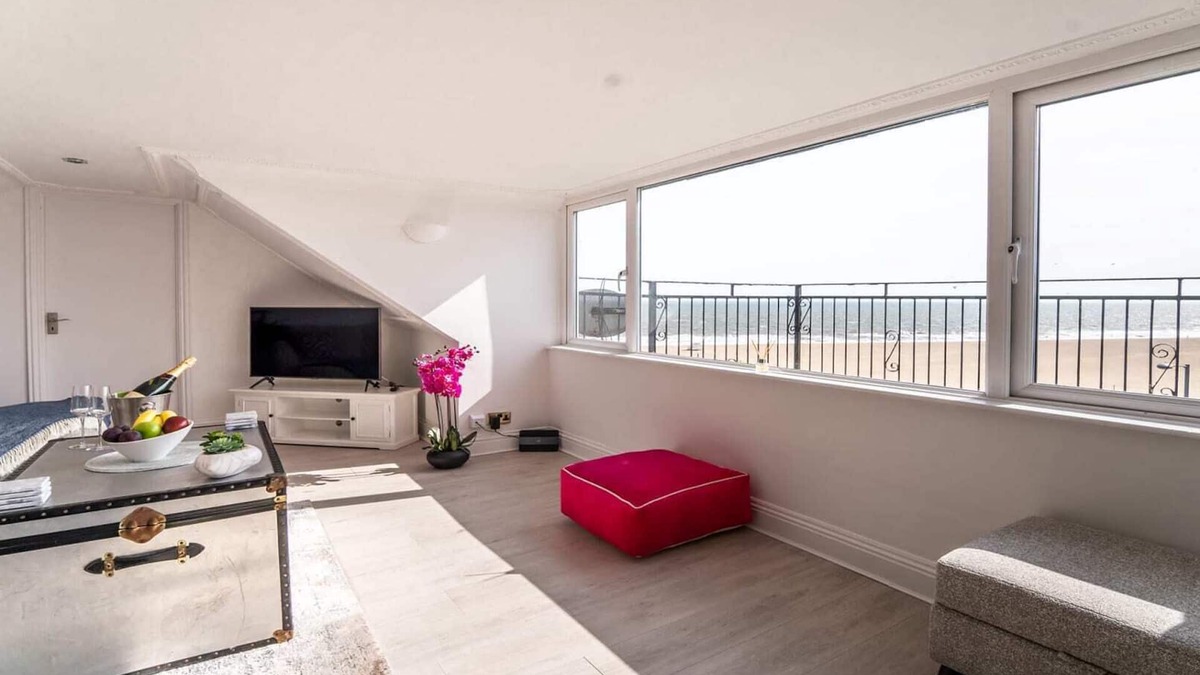Gorleston-on-Sea Apartment | Stunning Sea View Penthouse - 2 Bedroom - 2 Bathr