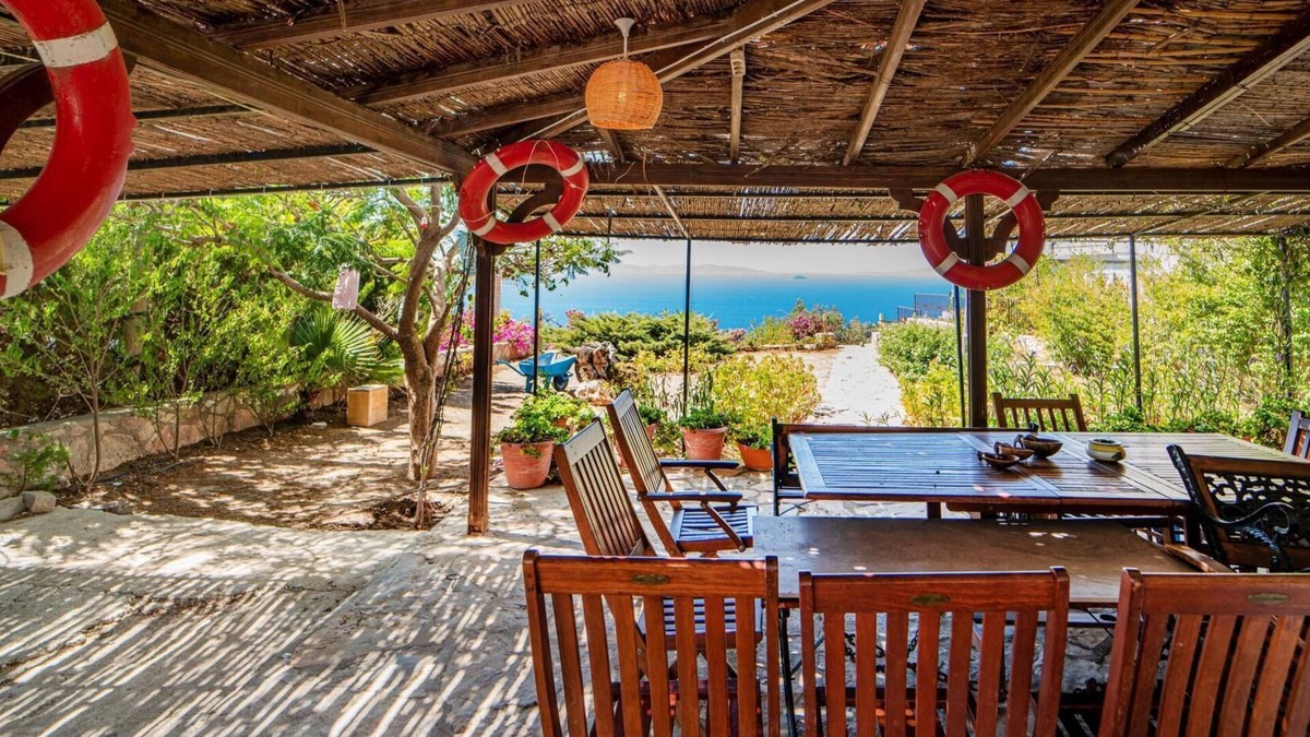 Dagbelen Villa | Stunning Sea View Villa w Garden, 5 min to Beach