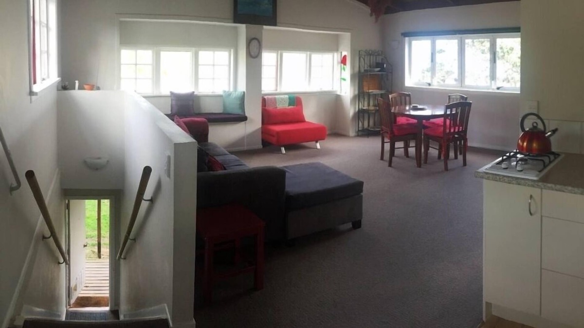 Tryphena Apartment | Stunning sea views from this loft appartment