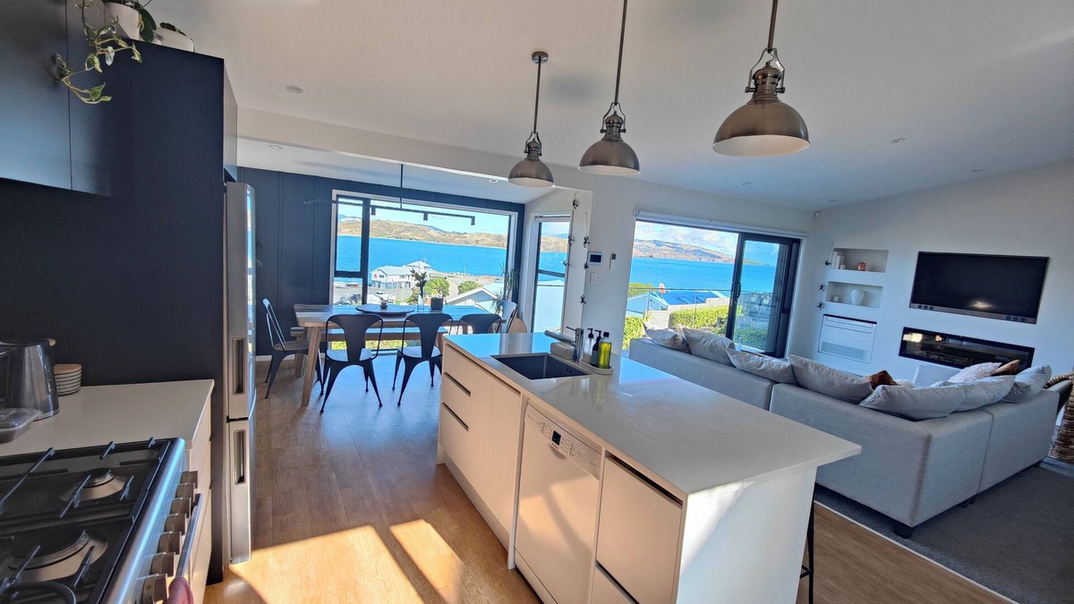 Plimmerton House | Stunning sea Views in a Lovely Beachside Plimmerton