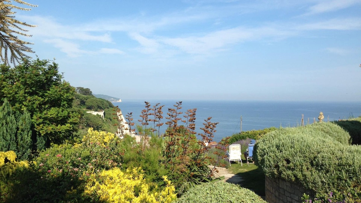 Beer House | Stunning Sea Views, Large Gardens, New bathroom for 2020,Parking, WIFI